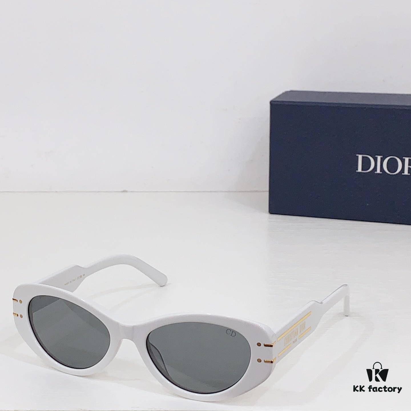 135 DIO * Dior Signature B8U Sunglasses