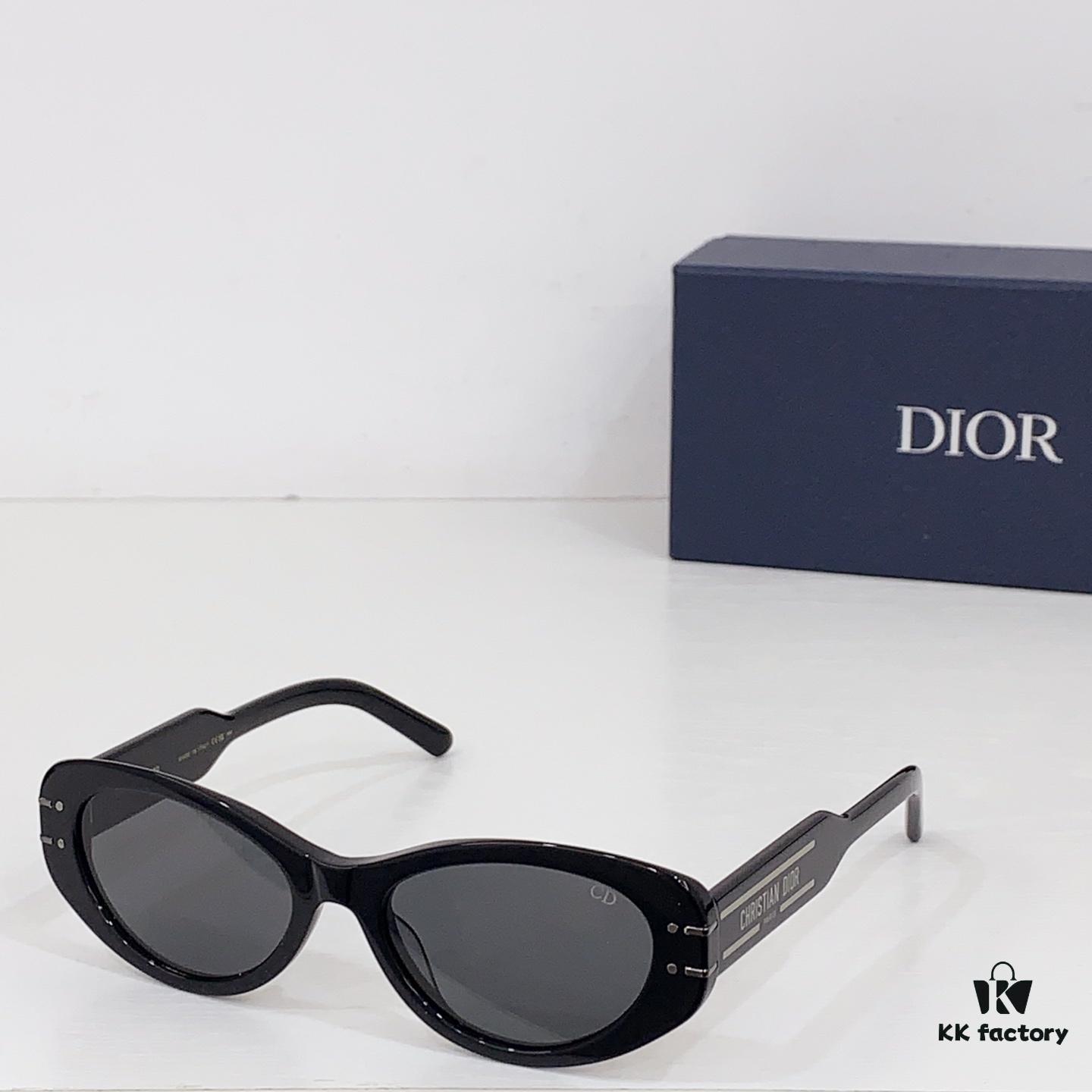 135 DIO * Dior Signature B8U Sunglasses
