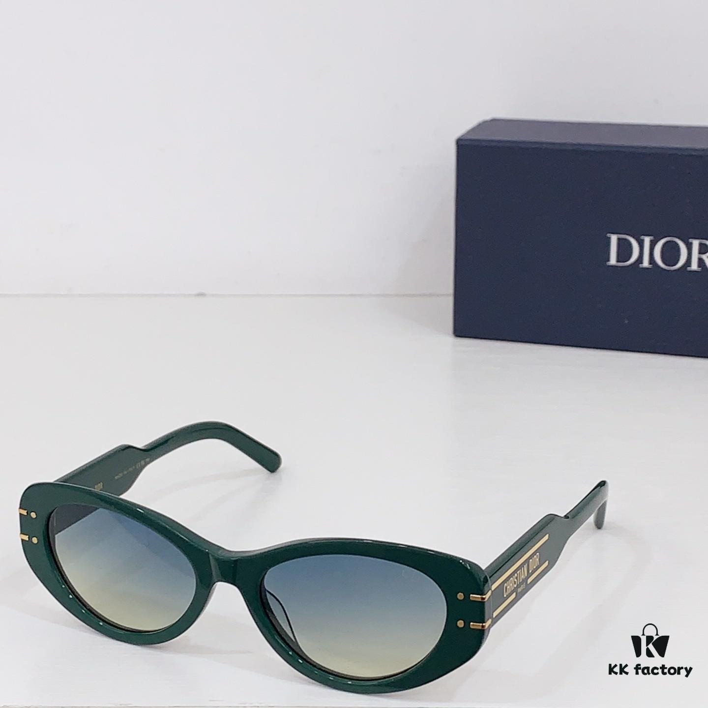 135 DIO * Dior Signature B8U Sunglasses