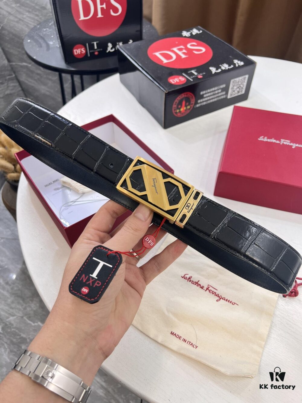 693200343a89a121ed54fe30 Top-Tier Salvatore Ferragamo Belt, Hong Kong Duty-Free Gift Box, Original 8-Shaped Hardware, Full-Grain Calfskin with Crocodile Texture, German-Made Precision Craftsmanship