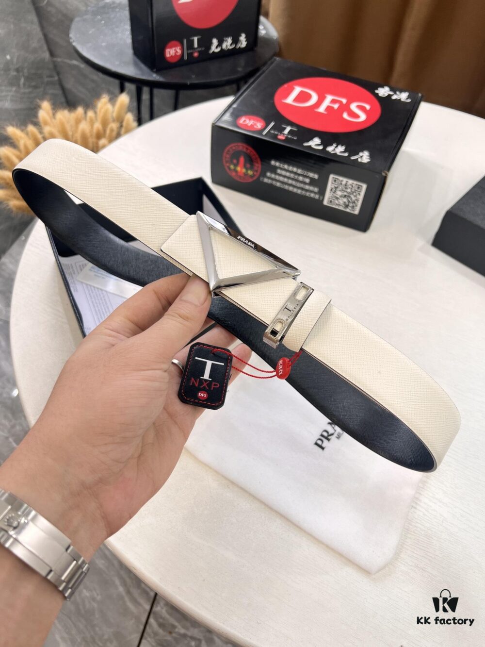 693200ae3a89a121ed5501a5 Prada V, Hong Kong Duty-Free Gift Box 🎁 (NXP RFID Tag with Official Website Verification, Genuine Anti-Counterfeit Chip) Triangle Hanging Buckle Metal Hardware, Electroplated and Polished Finish, Trendy Couple's Double-Sided Wearable Belt