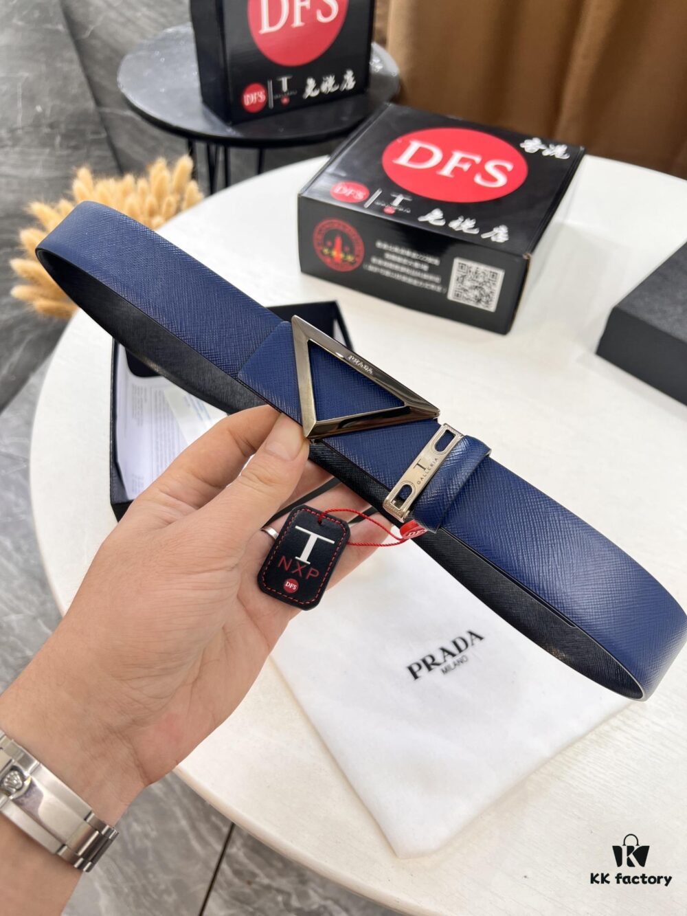693200af3a89a121ed5501b3 Prada V, Hong Kong Duty-Free Gift Box 🎁 (NXP RFID Hangtag Verifiable on Official Website, Authentic Anti-Counterfeit Chip) Triangle Metal Hook Hardware, Electroplated and Polished Finish, Bestselling Reversible Couple Belt