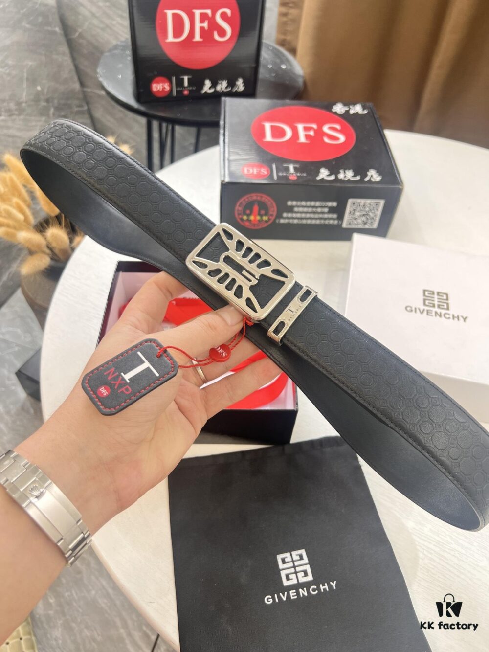Givenchy Men's Belt, Hong Kong Duty-Free Gift Box, Genuine German Imported Calfskin, 3.8cm Width, Premium Steel Hardware, Fashionable Embossed Logo Design