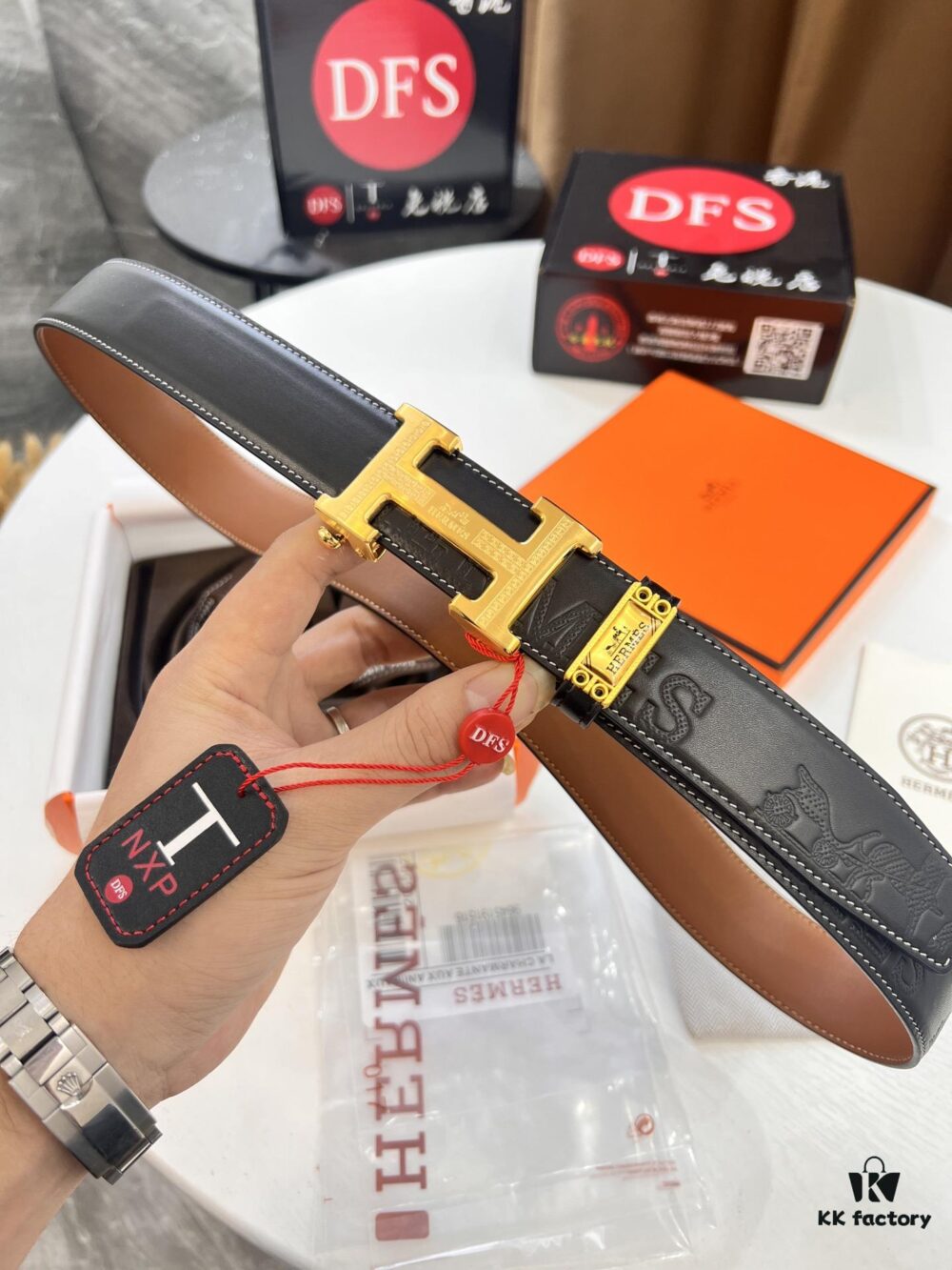 Hermès HH Original Factory Direct. Hong Kong Duty-Free T Gift Box 🎁 (NXP Hangtag with Online Authentication, Genuine Anti-Counterfeit Chip) Premium Molded Design, Stainless Steel H Buckle, Automatic Closure Hardware: Top-Tier Leather Belt Suitable for Authentication Verification. Italian Custom-Imported Embossed Full-Grain Calfskin, Auto-Slide Teeth, Earth-Tone Calfskin, Fashion Runway Style, High-End Duty-Free Purchase Grade, Soft and Luxurious Touch. Comparable to Authentic Hermès, Real Photographs and HD Videos Available. 3.5cm Width. Guaranteed Quality and Quantity.