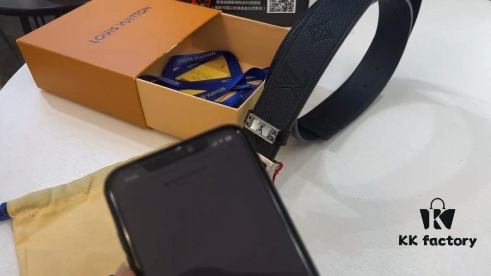 693202c43a89a121ed550bd9 LV New Arrival Embossed Leather Belt, Fashionable Casual Reversible Style with Video Anti-Counterfeit Authentication