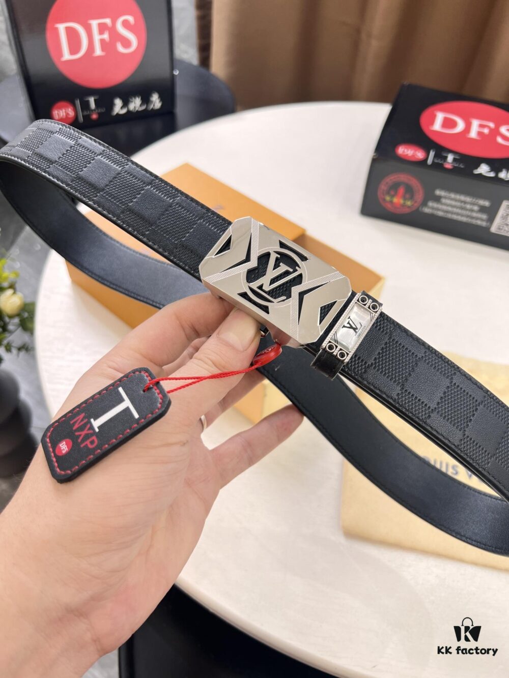 693202c93a89a121ed550c1b Xiaozhu Recommended Trumpet Trumpet Louis Vuitton Automatic Buckle Belt, Custom Cowhide, Checkered Full-Grain Imported Leather Paired with Fine-Grained Cattle Leather, Top-Quality Business Formal Belt with Soft Automatic Slide Rail Feel