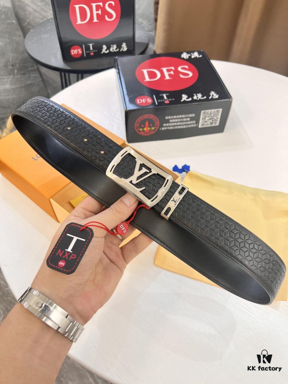 693202cb3a89a121ed550c33 Top-Tier LV Louis Vuitton Belt - Genuine Mold L, Polished Stainless Steel Hardware, Reversible French Imported Embossed Calfskin Leather, 3.8cm Width, Original NXP RFID Tag with Anti-Counterfeit Chip (Hong Kong Duty-Free Gift Box)