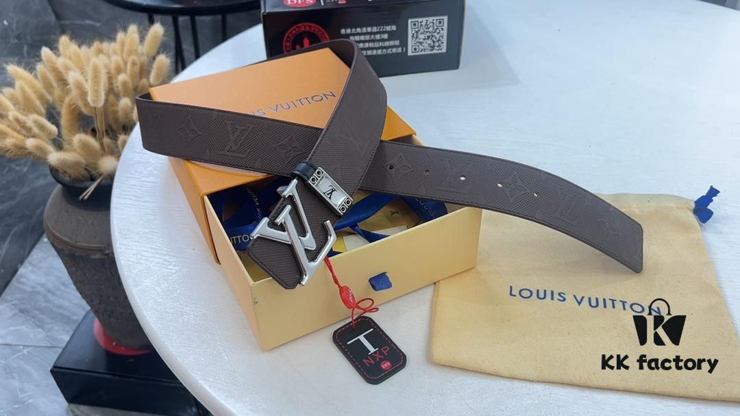 693202e33a89a121ed550d6a LV New Style Textured Leather Belt with Quilted Monogram, Reversible Fashion Casual Design