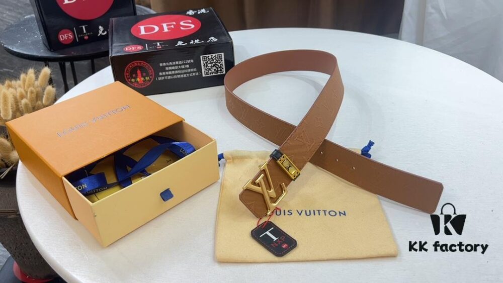 693202e33a89a121ed550d6b LV New Style Textured Leather Belt with Video Anti-counterfeiting Induction Network Access, Fashionable and Casual Double-sided Wear