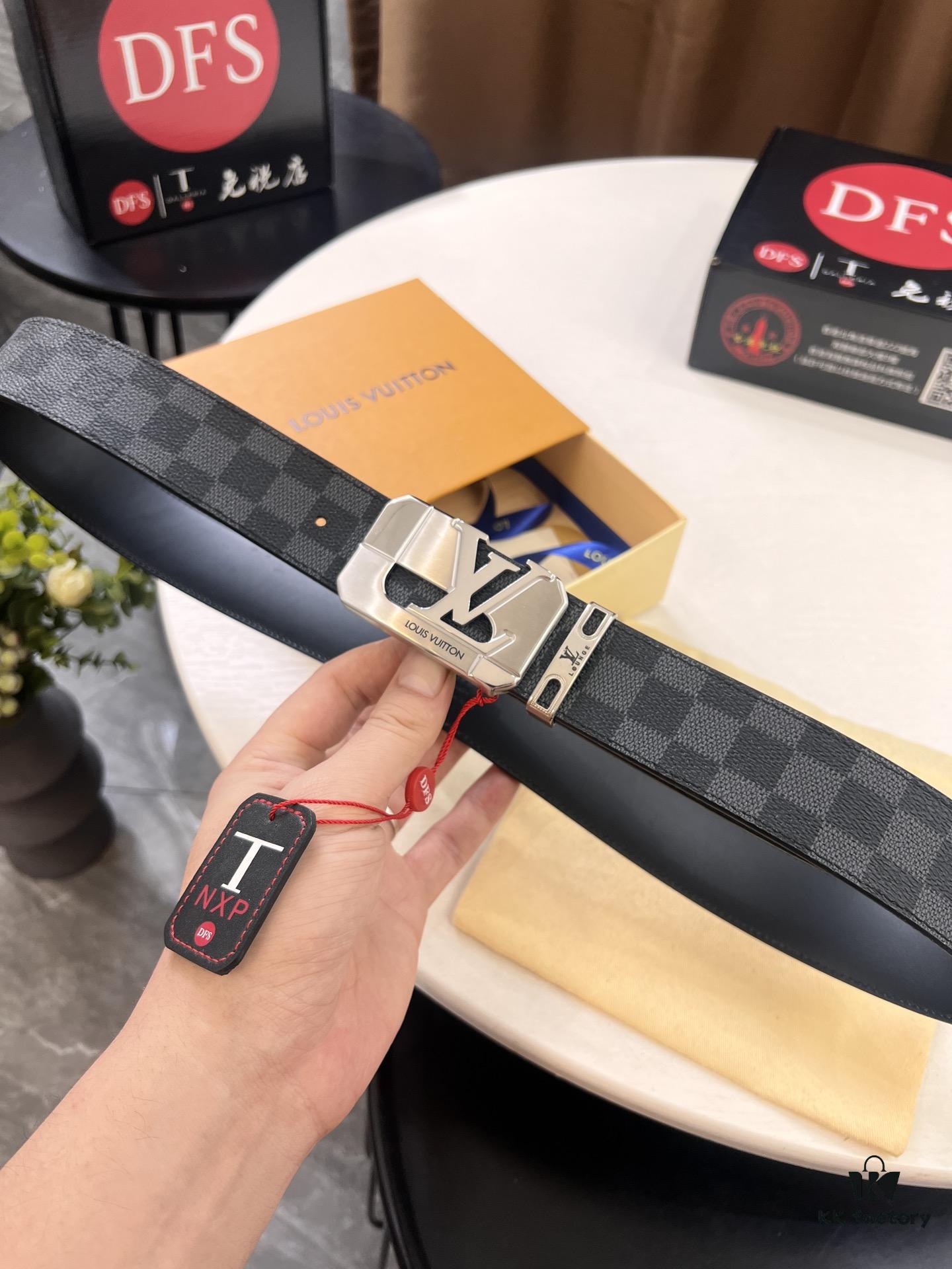 693202f03a89a121ed550e10 Shop Owner Recommended Louis Vuitton LV Belt, ZP Synchronized New Men's Belt, Checkered Imported Fabric, Full-Grain Cowhide Plain Leather, 3.8cm Width, Official Website Style with Letter Hardware, High-End Custom Leather, Supports Authentication