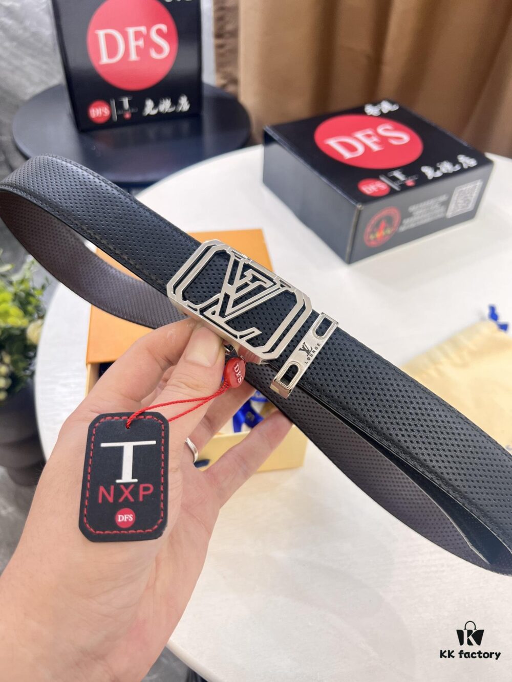 693203193a89a121ed55100c Louis Vuitton Automatic Buckle Belt, Top-Quality Genuine Leather, Imported Full-Grain Calfskin with Fine Grain Texture, 3.5 cm Width, Smooth Slide Mechanism, Stainless Steel LV Hardware
