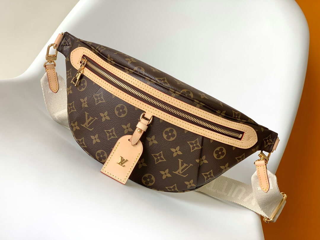 Louis Vuitton The M46784 High-Rise Bag is crafted from Montaigne-coated canvas.