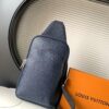 Louis Vuitton M30971 Midnight Blue This Avenue shoulder bag is made of Taïga cowhide leather.