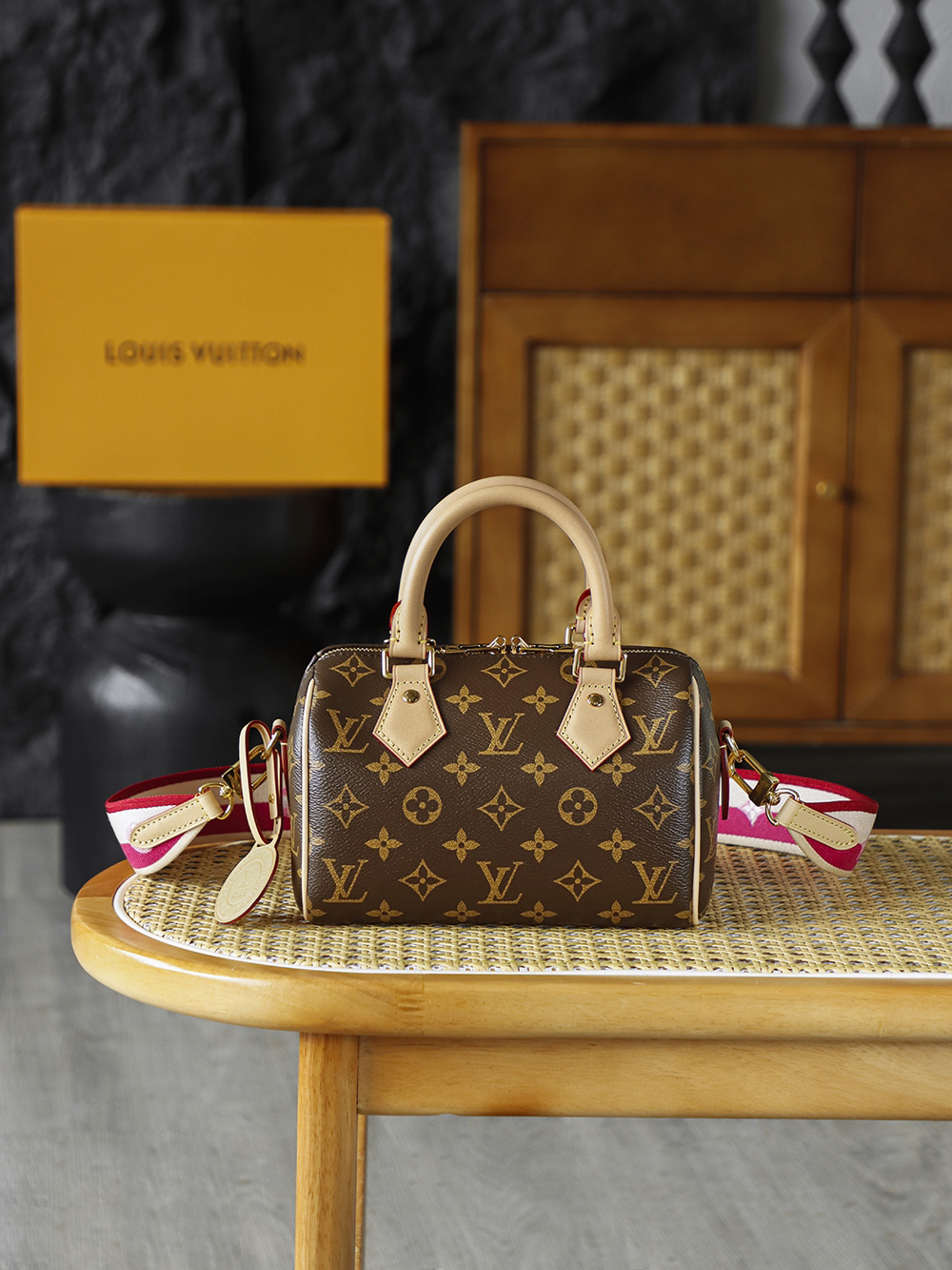 Louis Vuitton The Speedy Bandoulière 20 carries the DNA of a century-old heritage, featuring an iconic, three-dimensional "pillow" silhouette that is both sleek and structured.