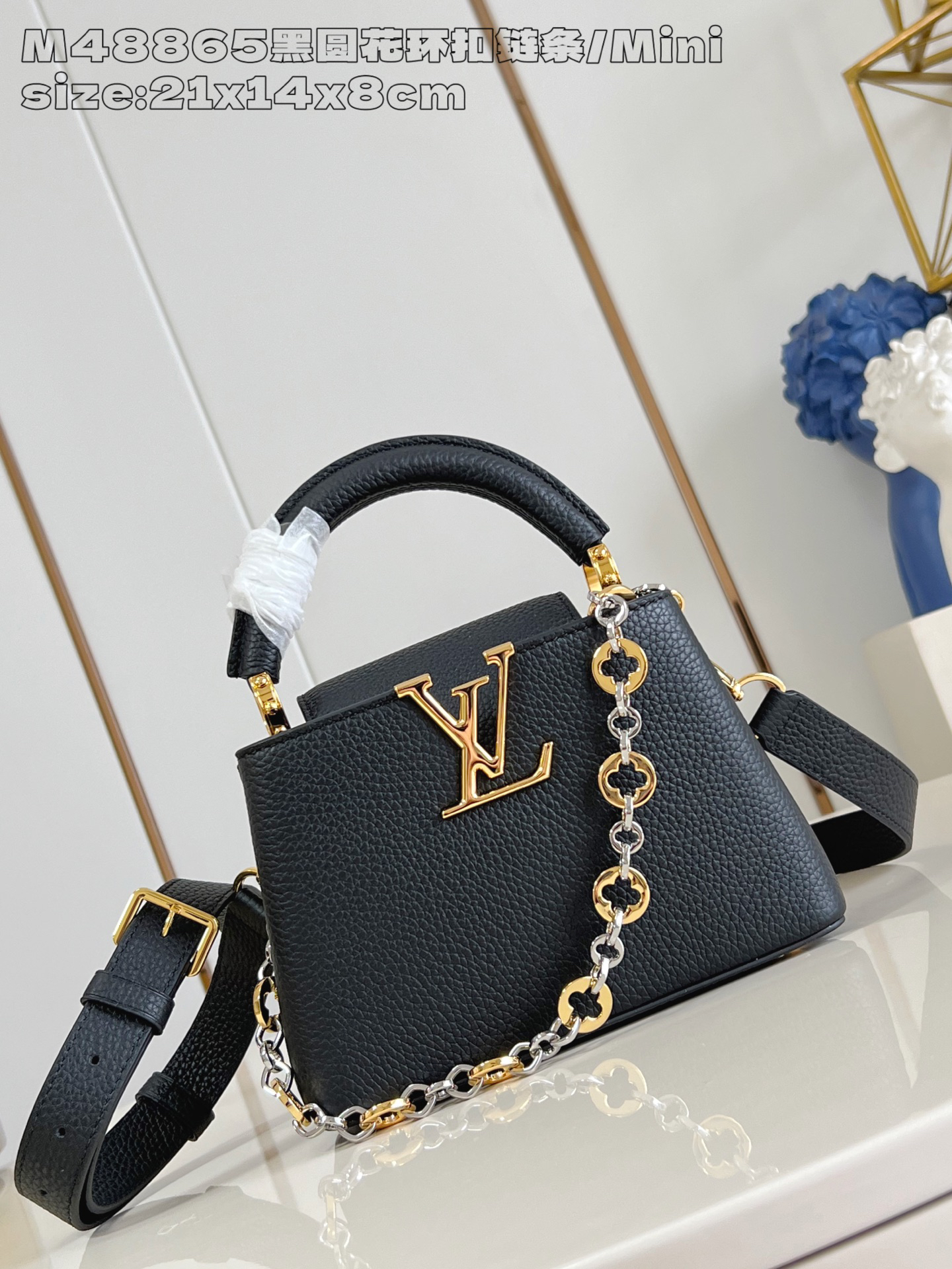 The Capucines Mini handbag, part of the Capucines Chain On You collection, is crafted from soft Taurillon calf leather to offer ample space.