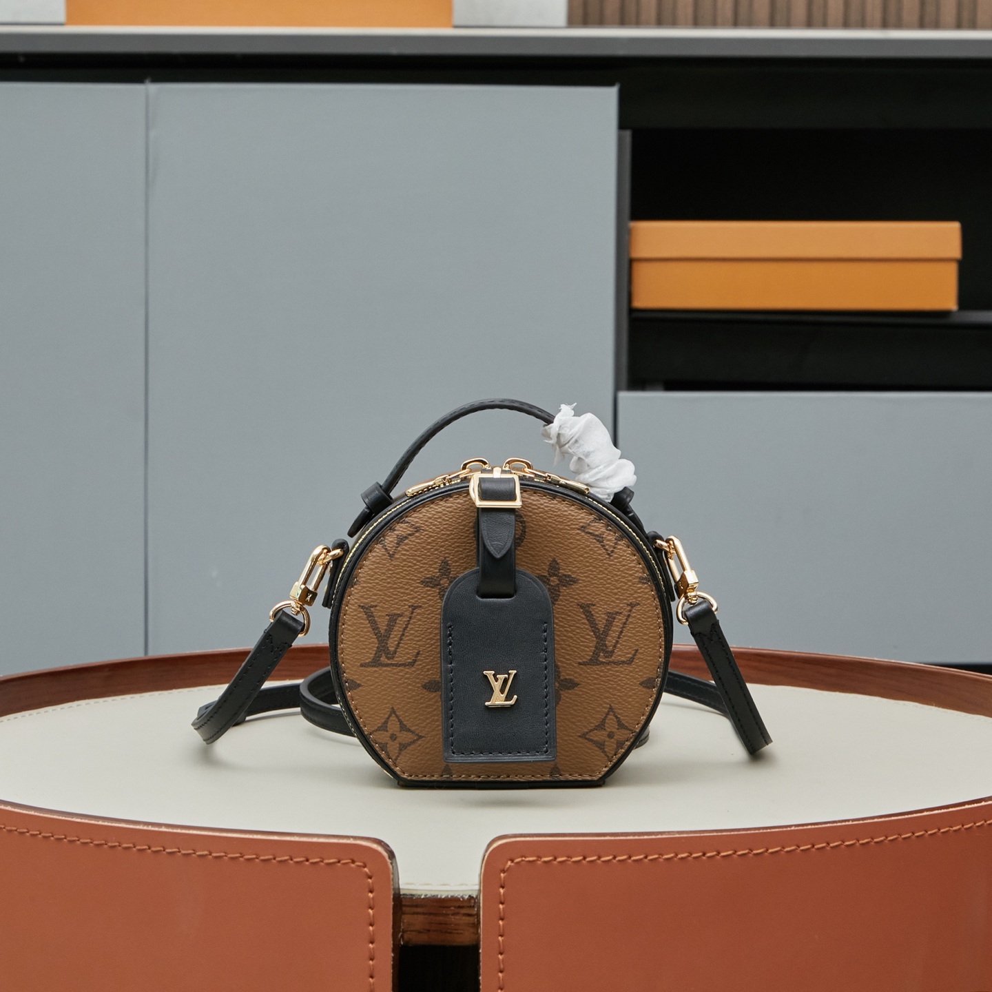 Louis Vuitton Exclusive Real Shots: M44699 (Classic Monogram) & M68276 (Yellow Monogram). The Mini Boîte Chapeau handbag features a classic silhouette crafted from Monogram canvas.