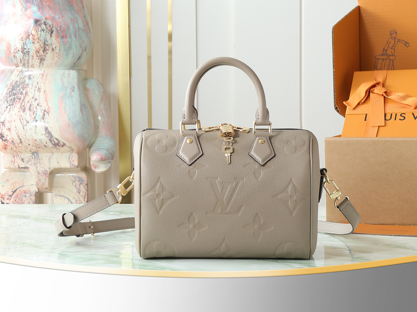 Louis Vuitton M59273 Grey — Full Leather Embossed Speedy "Pillow" Bag — Speedy Bandoulière 25 Handbag (M58947)