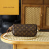 Louis Vuitton In recent years, the Y2K retro trend has continued to gain momentum; Ivy was born at the intersection of this retro resurgence and modern practicality.