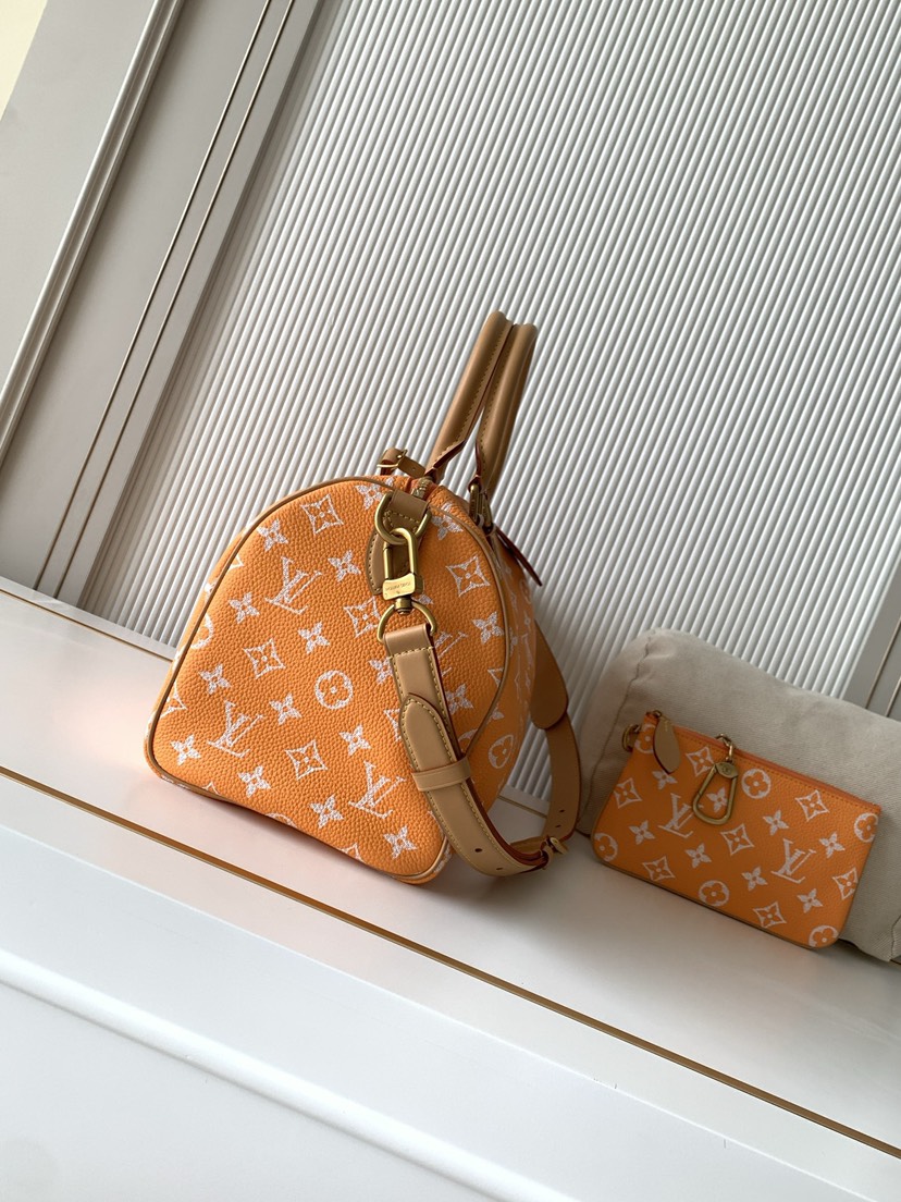 1 Louis Vuitton M14064 Orange: This Sedy Bandoulière 30 handbag features a design rendered upon a surface of refined cowhide leather.