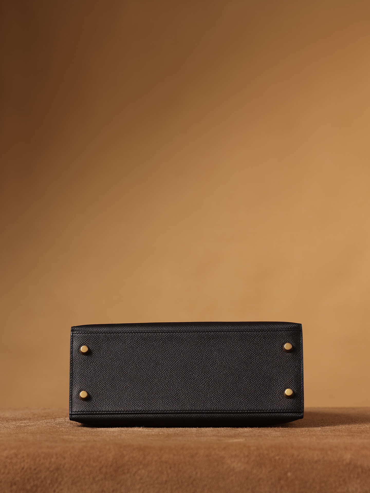 1 Hermes Kelly bag, black, 25cm, with gold hardware.