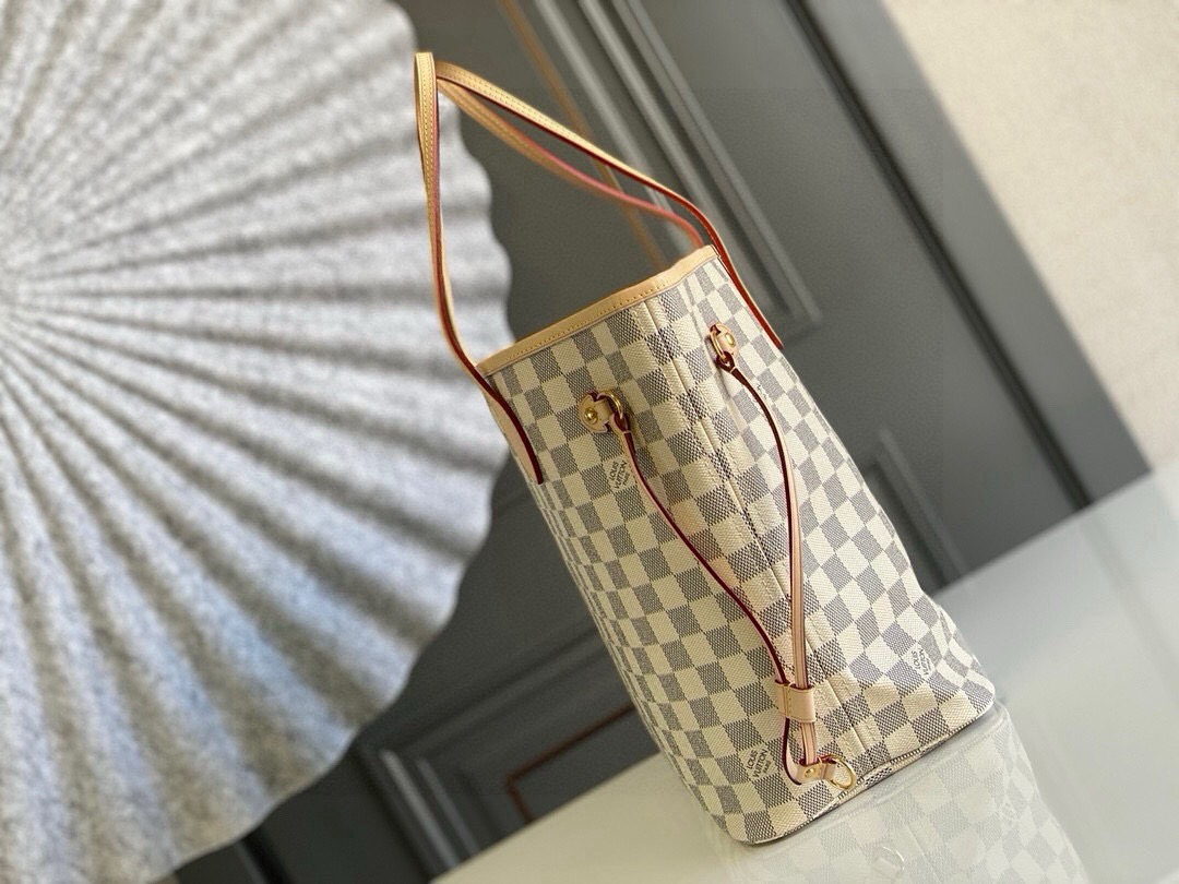 1 Louis Vuitton The legendary Neverfull handbag: always ready to meet your every need.