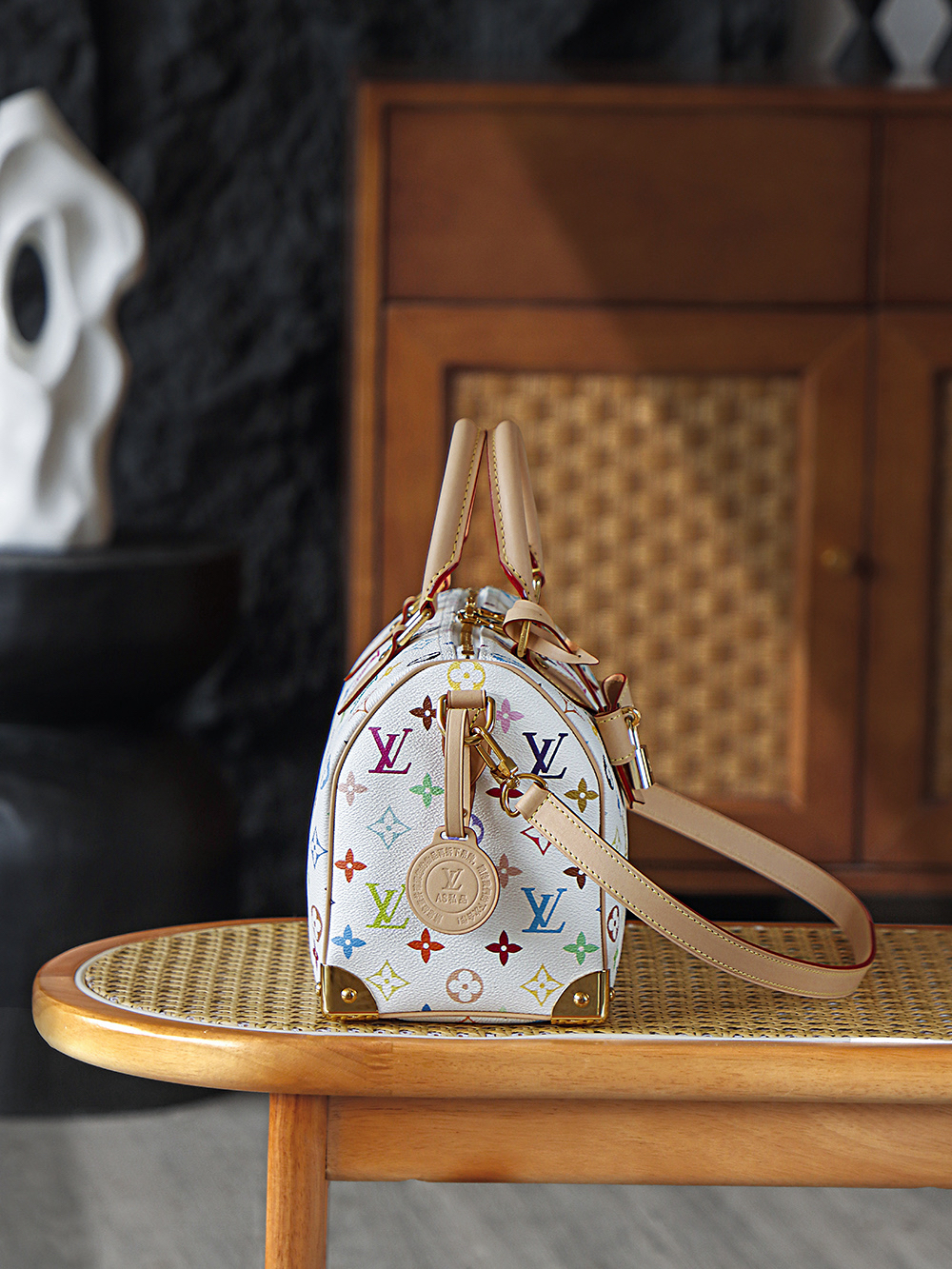 1 Louis Vuitton The Speedy 25 Tricolor inherits the elegant soul of the classic Speedy series.