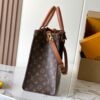 1 Louis Vuitton This ONTHEGO ORGANIZER handbag