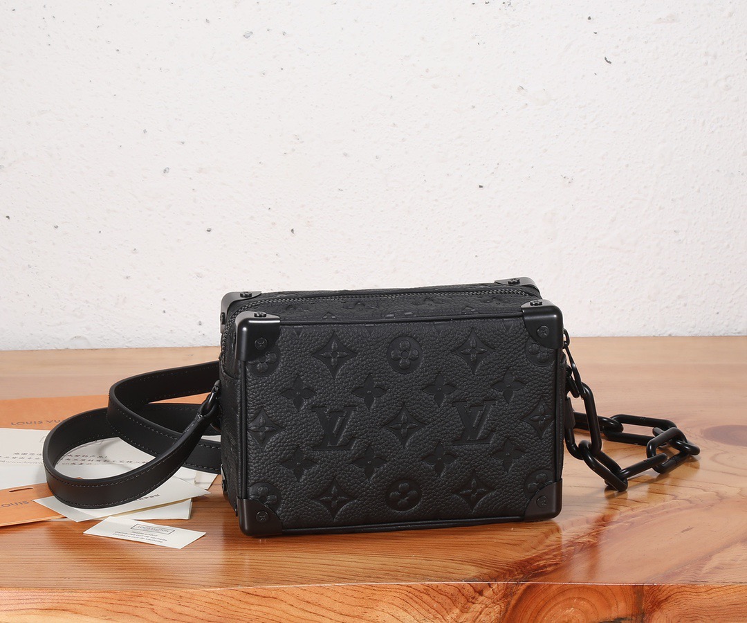 2 Bolso con cadena SOFT TRUNK