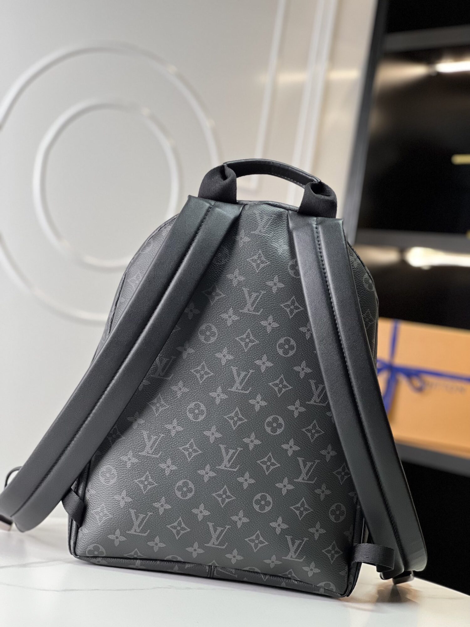 2 Crafted from Monogram Eclipse canvas, this small Discovery backpack retains its versatile functionality in a more compact silhouette.