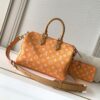 2 Louis Vuitton M14064 Orange: This Sedy Bandoulière 30 handbag features a design rendered upon a surface of refined cowhide leather.