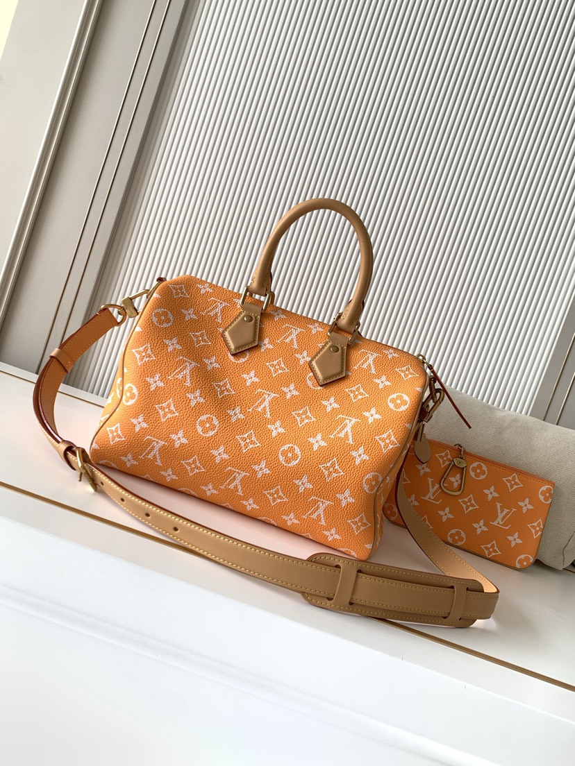 2 Louis Vuitton M14064 Orange: This Sedy Bandoulière 30 handbag features a design rendered upon a surface of refined cowhide leather.