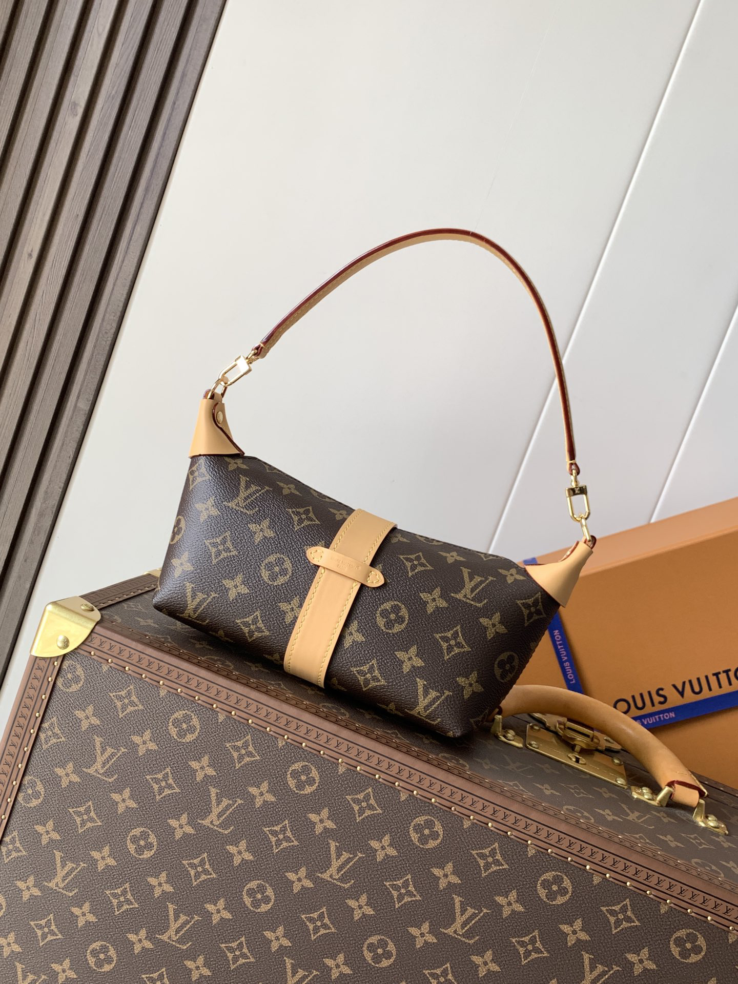 2 Louis Vuitton This Pochette Mia handbag, part of the Monogram collection, features a Monogram canvas body accented with cowhide leather trim.