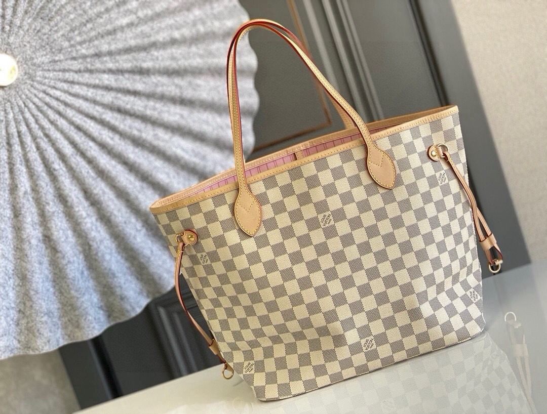 2 Louis Vuitton The legendary Neverfull handbag: always ready to meet your every need.
