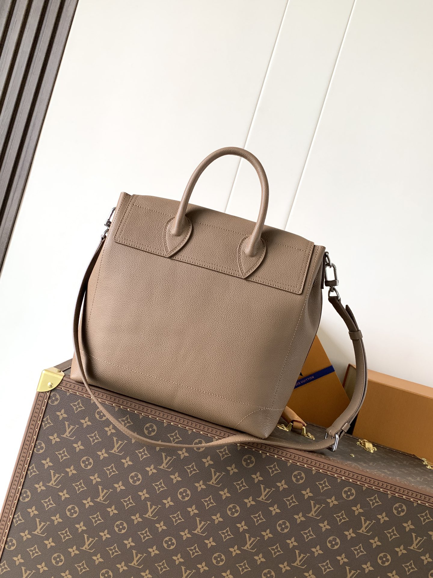 2 Louis Vuitton This Steamer 30 bag reimagines the century-old classic Steamer—a style that has remained popular for a hundred years—in LV Touch cowhide.