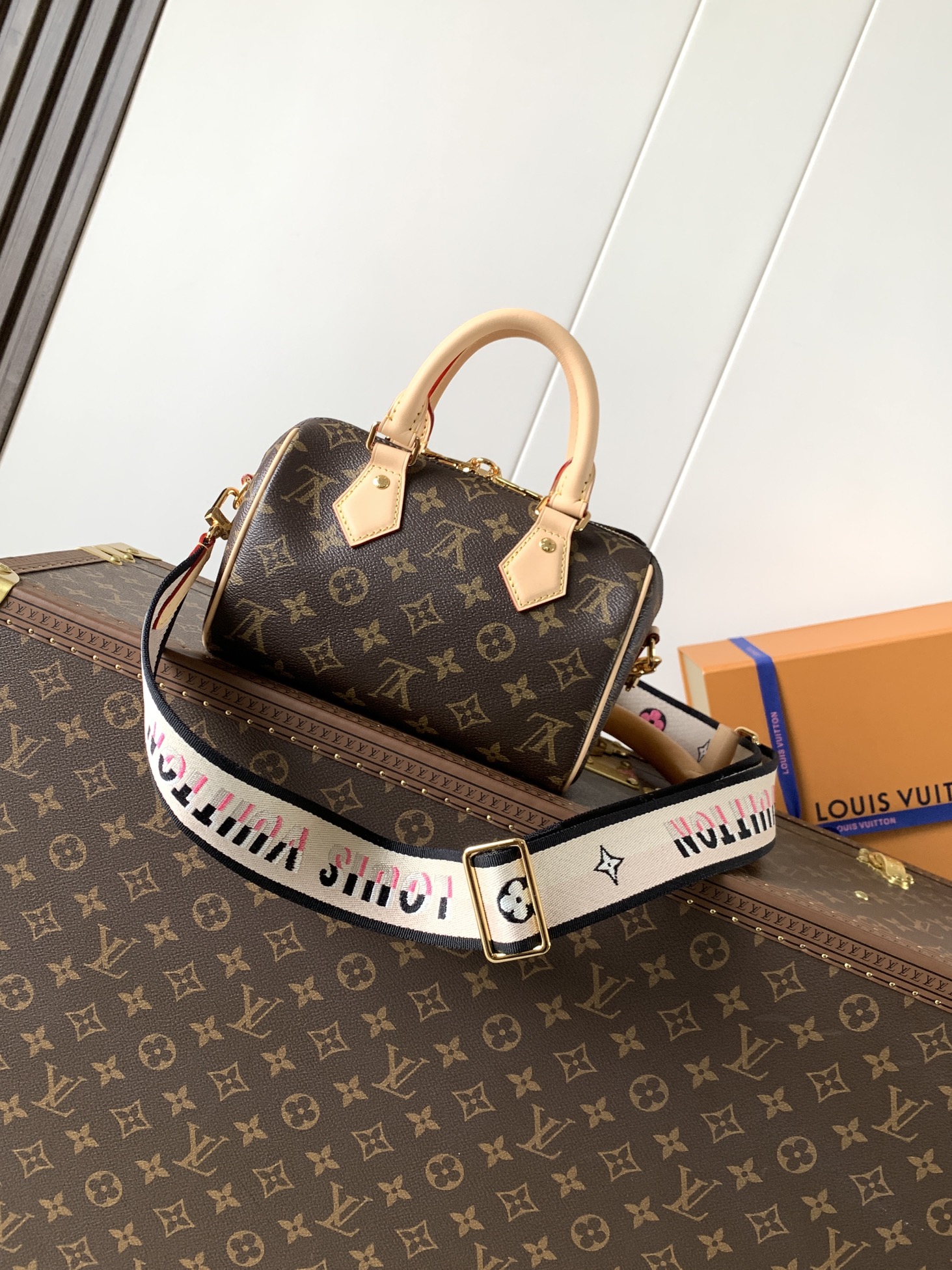 2 Louis Vuitton Drawing inspiration from the House's classics, the Sedy Bandoulière 20 handbag features cowhide leather trim accenting its Monogram canvas.