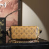 2 Louis Vuitton Looking back, here once again is a massive hit from the "Treasured Series"—featuring a stunning colorway perfectly suited for warm skin tones. 𝐋𝐯𝐲 𝐰𝐨𝐜: An exquisite, chic, and stylish piece.