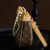 Louis Vuitton This model features custom manufacturing based on French standards, dynamic rolling code technology, and original-spec fabric.