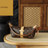 2 Louis Vuitton The Pochette Mia lunchbox bag delivers a stunning visual impact, exuding an air of vintage chic that is off the charts. Its magnetic S-lock clasp serves not only as a decorative accent but also as a symbol of exquisite craftsmanship and quality.