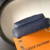 3 Louis Vuitton M30971 Midnight Blue This Avenue shoulder bag is made of Taïga cowhide leather.