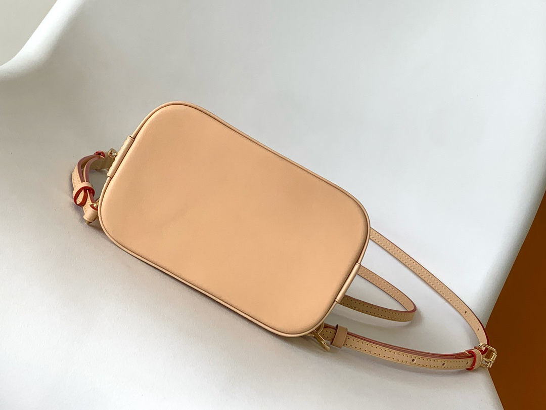 3 Louis Vuitton Making a striking debut at the Spring/Summer 2024 Women's Fashion Show, this Alma backpack adds a stylish new addition to the Alma collection.