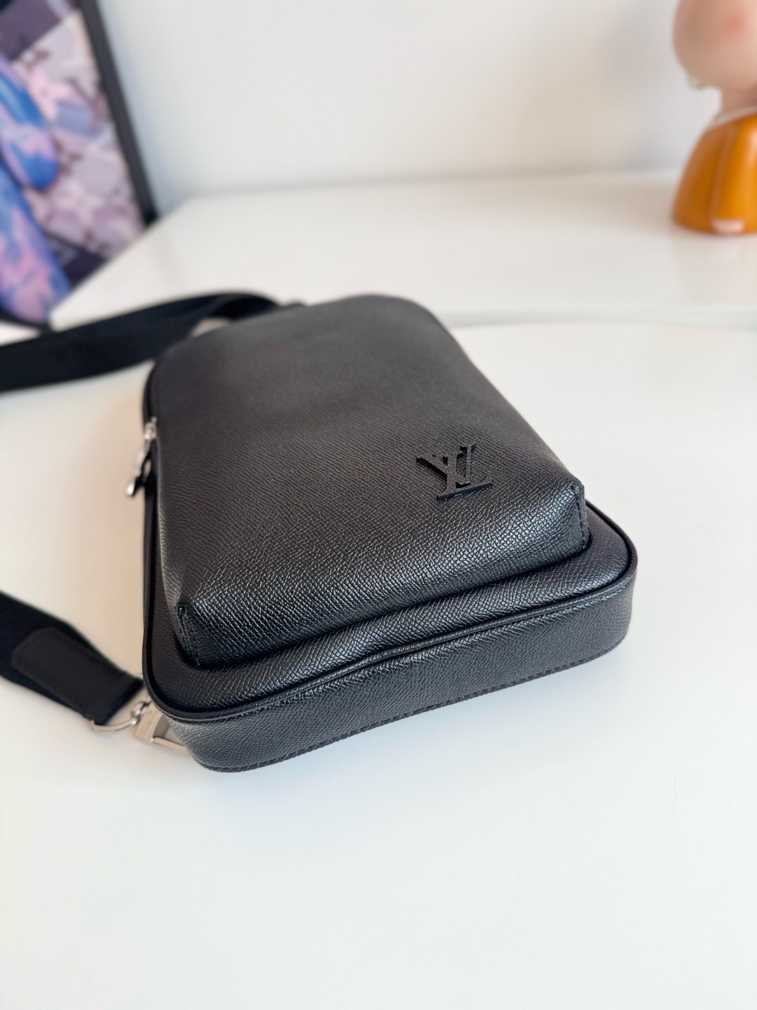 3 Louis Vuitton This Avenue shoulder bag is crafted from Taïga cowhide leather.