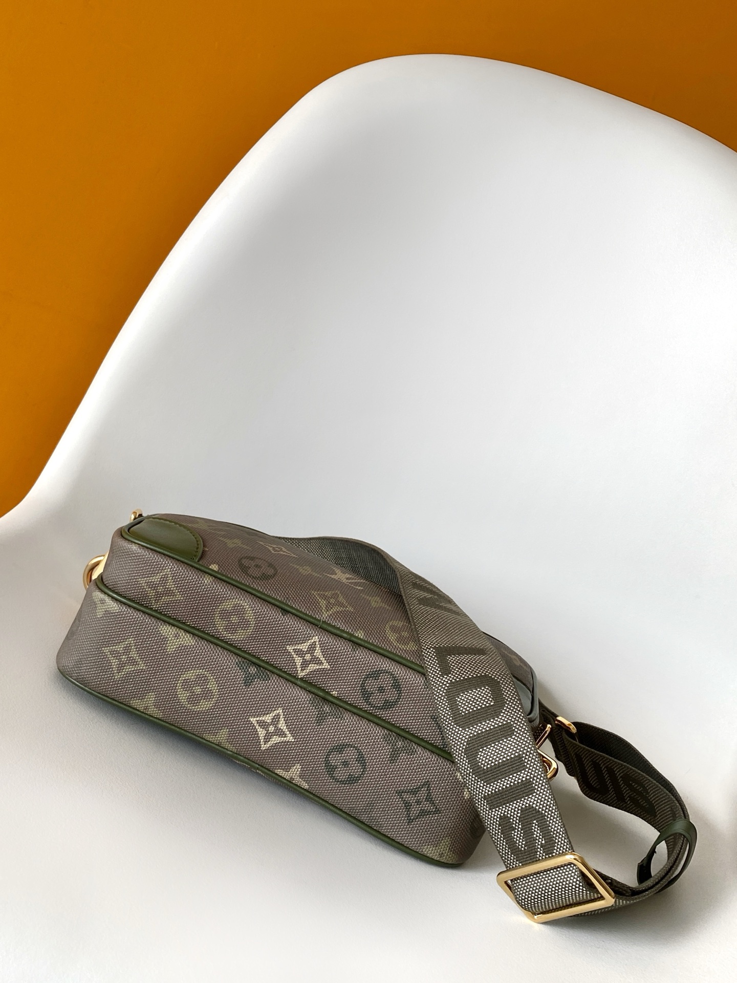 3 Louis Vuitton This Nil crossbody bag features a vintage silhouette crafted from Monogram Heritage canvas.