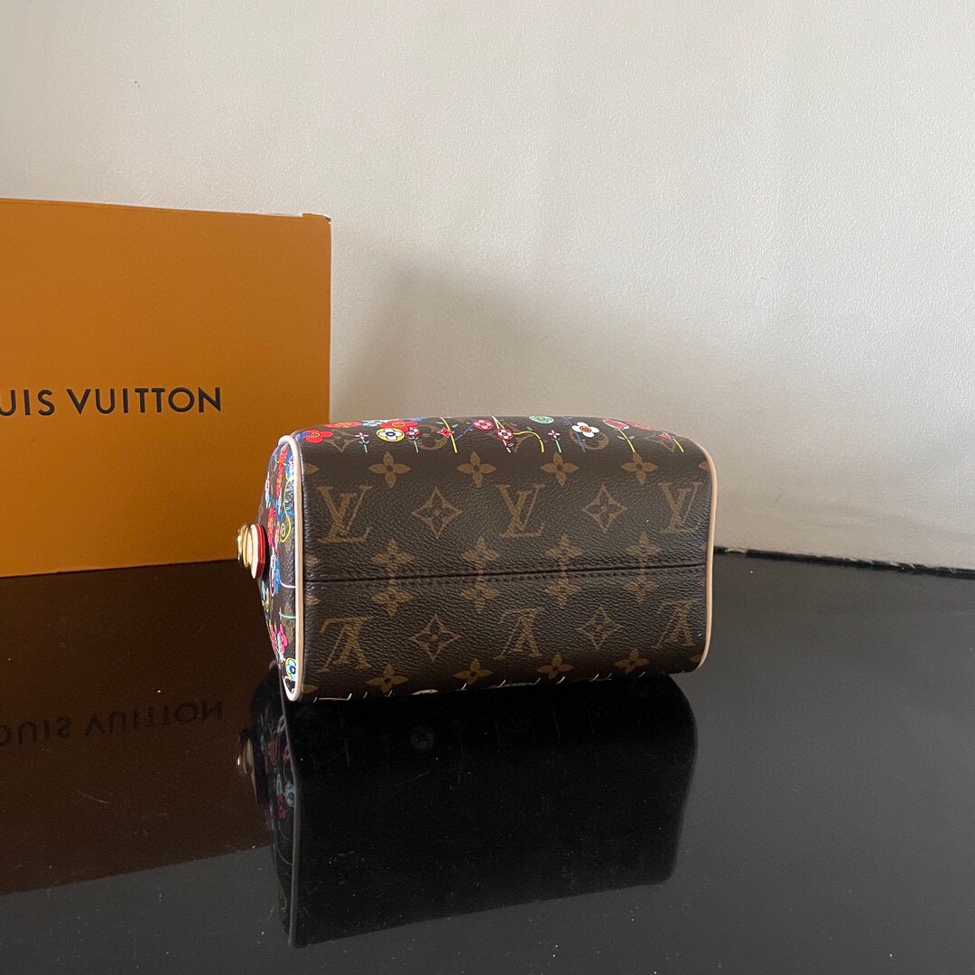 Louis Vuitton This Speedy Bandoulière 20 handbag combines Monogram canvas with cowhide leather trim.