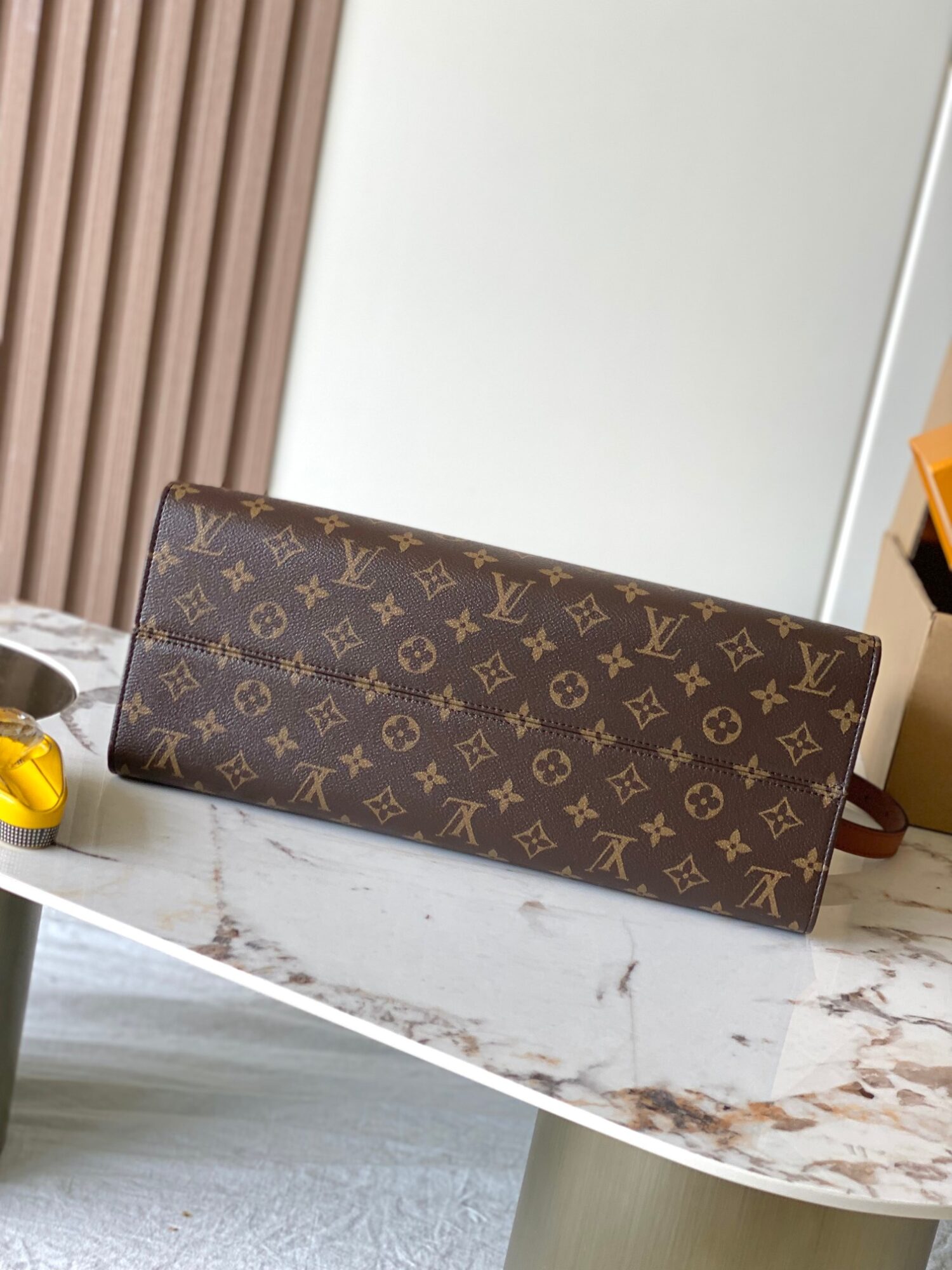 3 Louis Vuitton This ONTHEGO ORGANIZER handbag