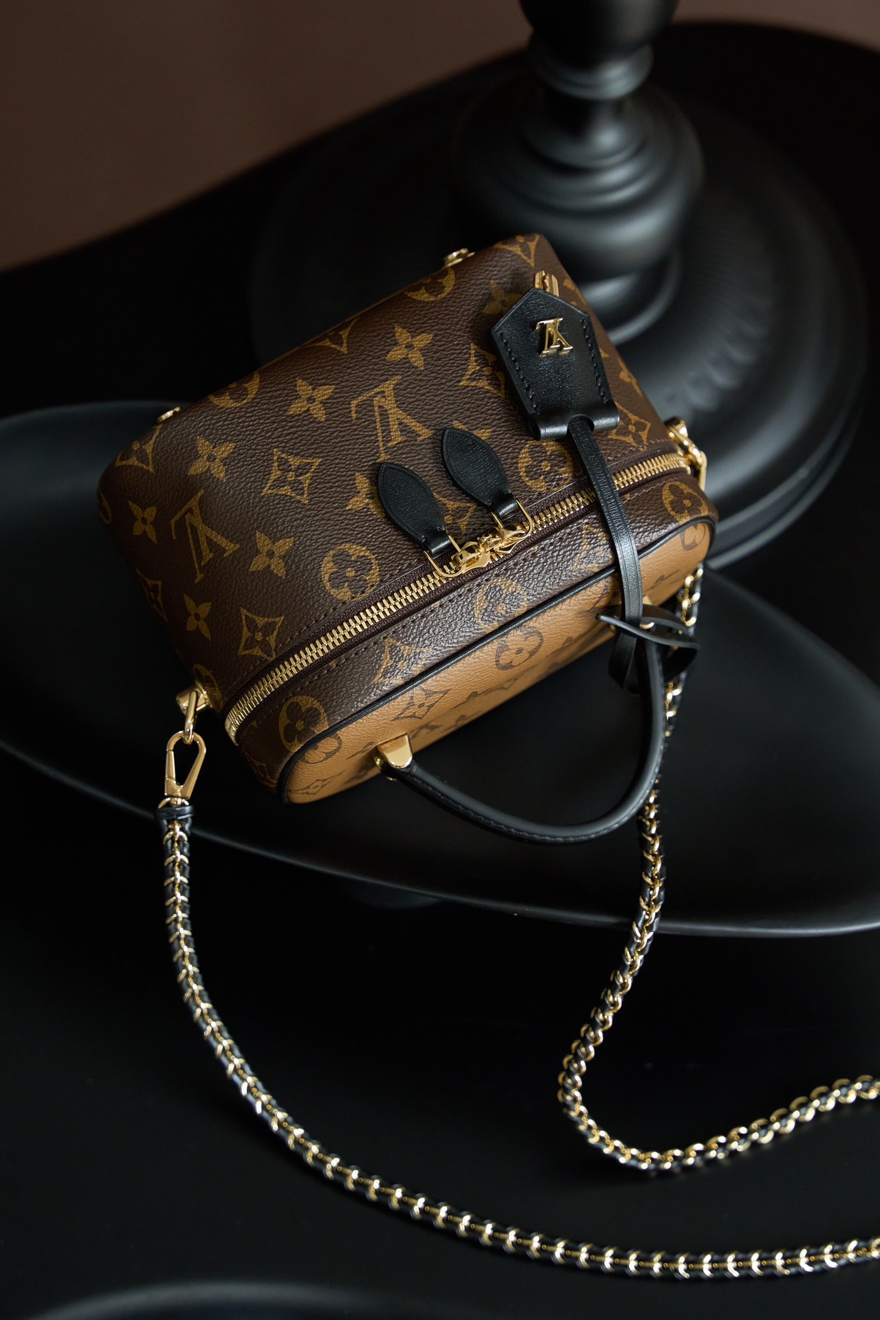3 Louis Vuitton This model features custom craftsmanship inspired by Italian manufacturing standards, dynamic rolling code technology, and exclusive factory-original fabrics.