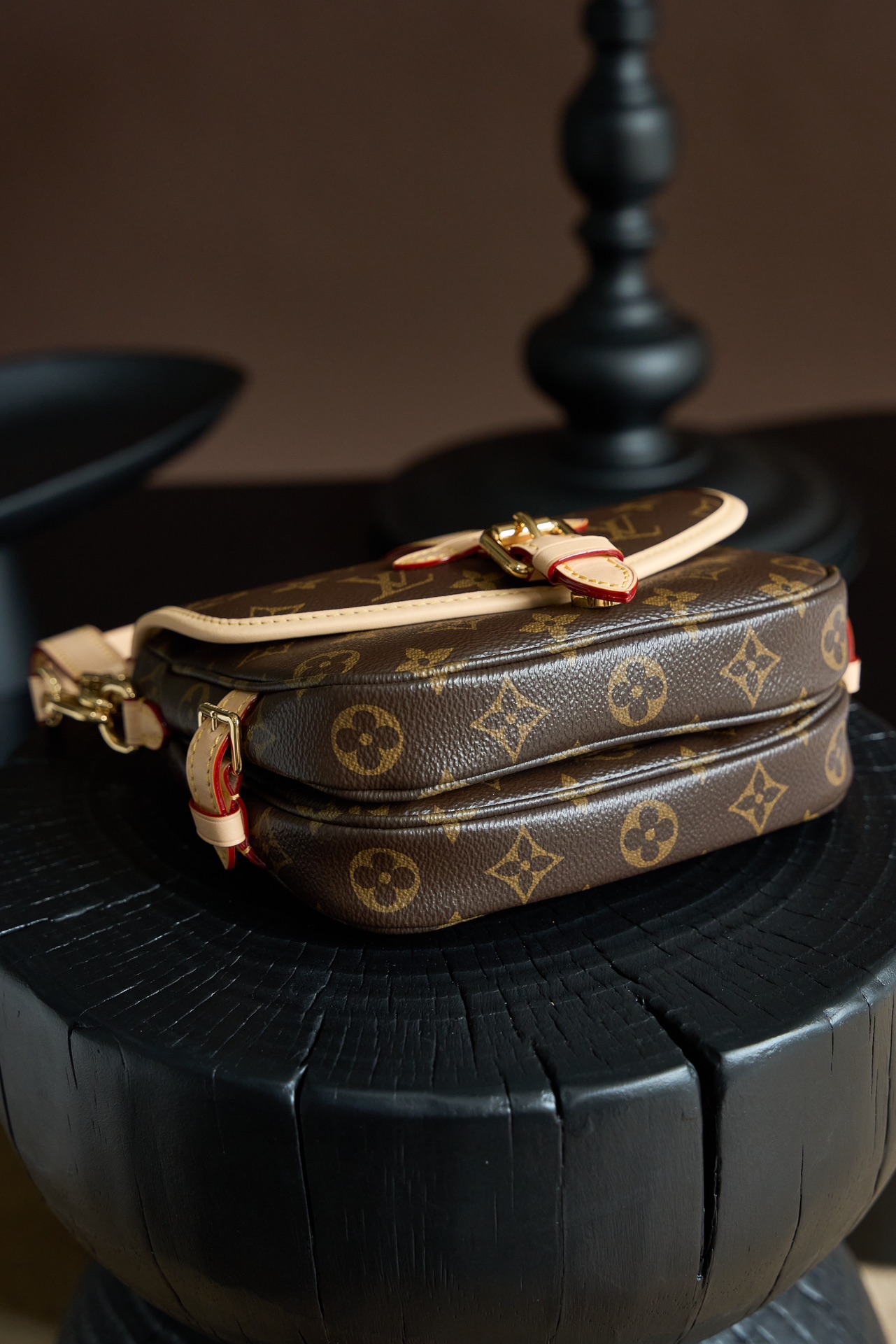 3 Louis Vuitton This model features custom craftsmanship inspired by Italian manufacturing standards, dynamic rolling code technology, and exclusive factory-original fabrics.