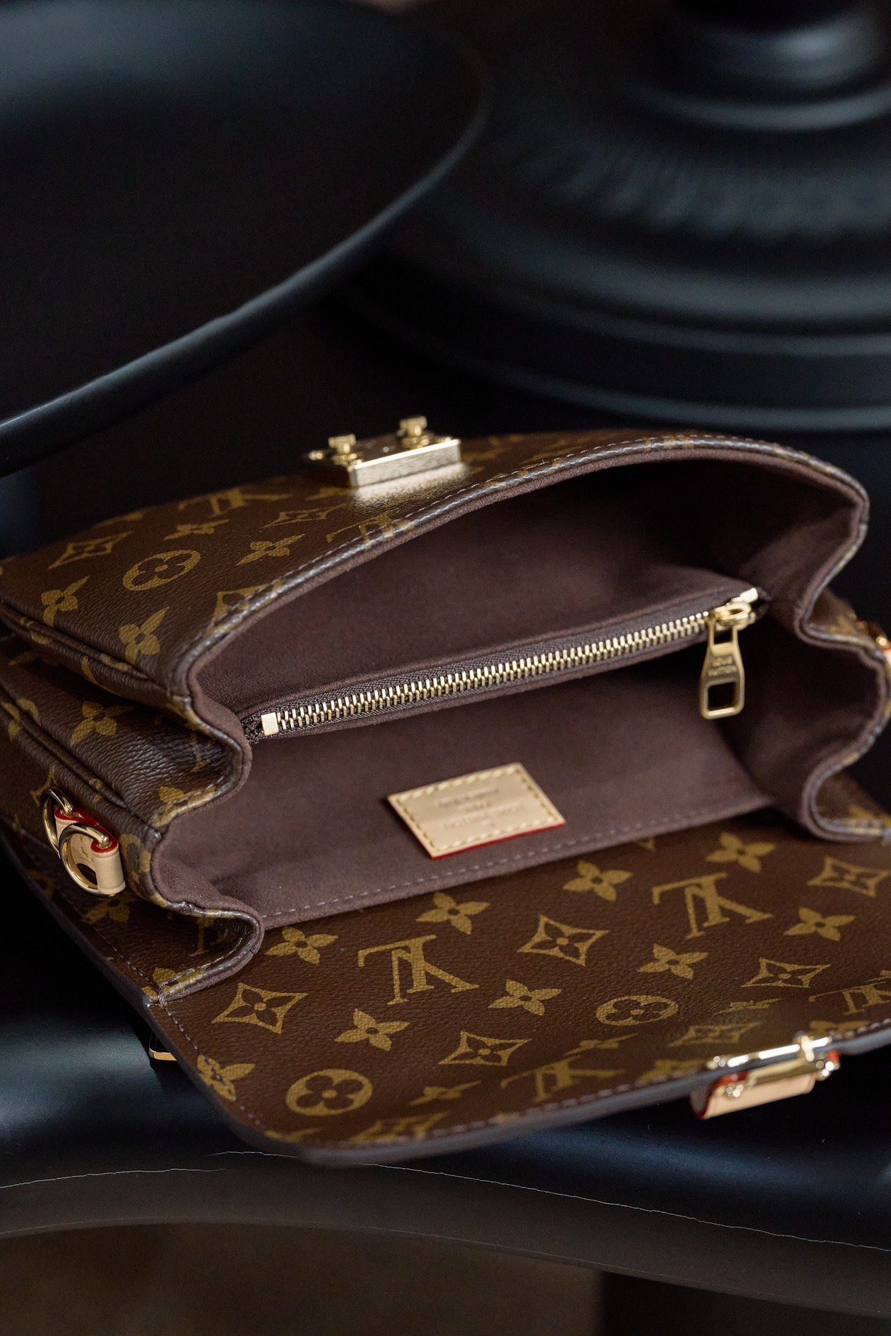 3 Louis Vuitton This model features custom craftsmanship inspired by Italian manufacturing standards, dynamic rolling code technology, and exclusive factory-original fabrics.