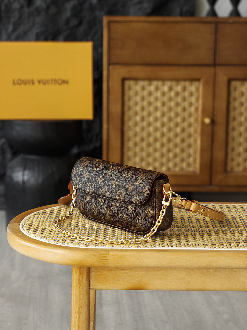 3 Louis Vuitton In recent years, the Y2K retro trend has continued to gain momentum; Ivy was born at the intersection of this retro resurgence and modern practicality.
