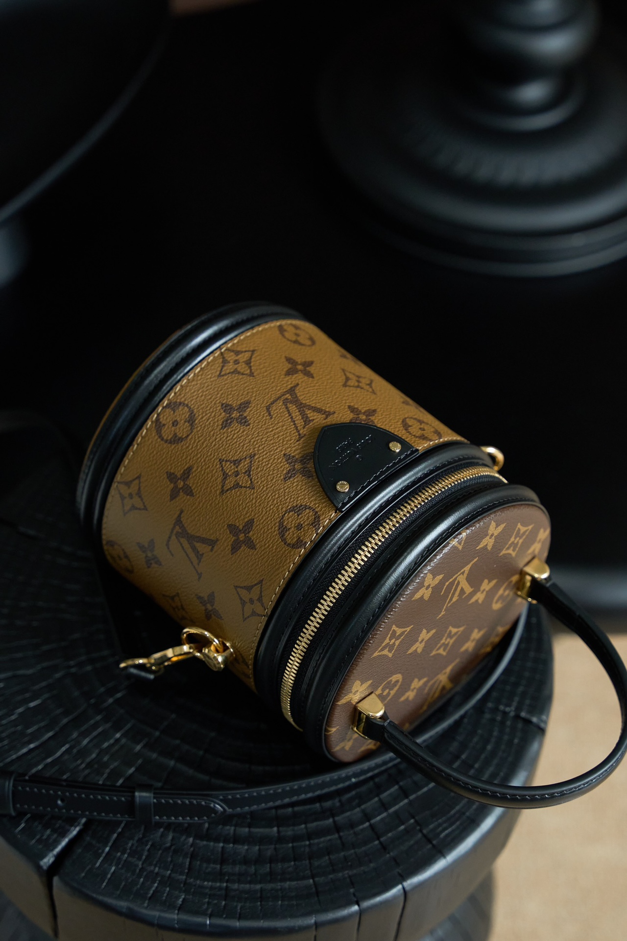 3 Louis Vuitton This model is crafted using custom French manufacturing techniques and features a dynamic rolling-code chip; it utilizes authentic, model-specific fabric and exclusive, original-spec hardware—constructed from all-steel with a light gold electroplated finish—ensuring perfect color and finish consistency.