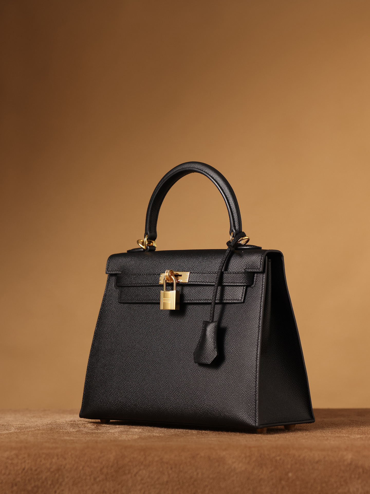 4 Hermes Kelly bag, black, 25cm, with gold hardware.
